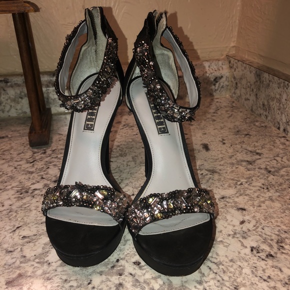 Black Vera Wang Heels - Picture 1 of 4